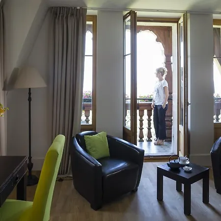 Le Manoir Du Golf Bed & Breakfast