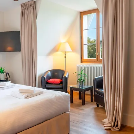 Le Manoir Du Golf Bed & Breakfast