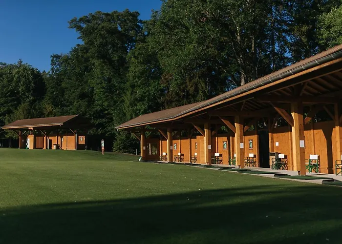 Le Manoir Du Golf Bed & Breakfast Publier