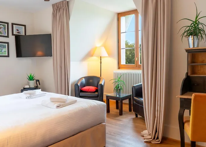 Le Manoir Du Golf Bed & Breakfast